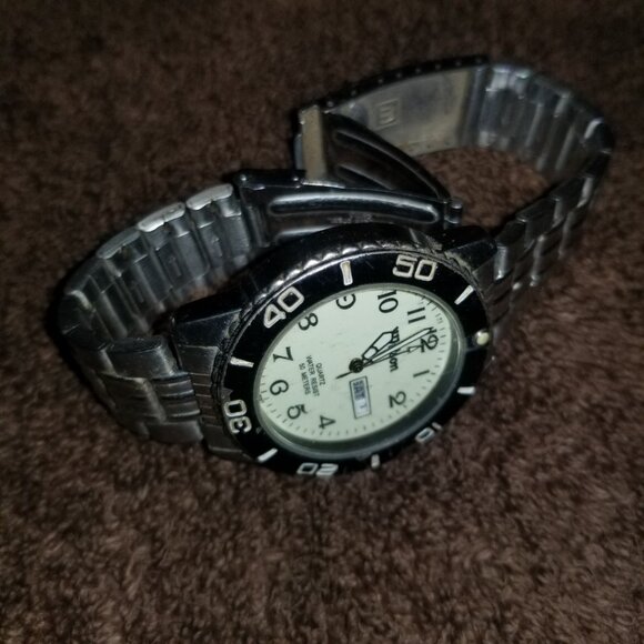 Wilson Glow in the Dark Watch Men's new battery - Picture 2 of 6